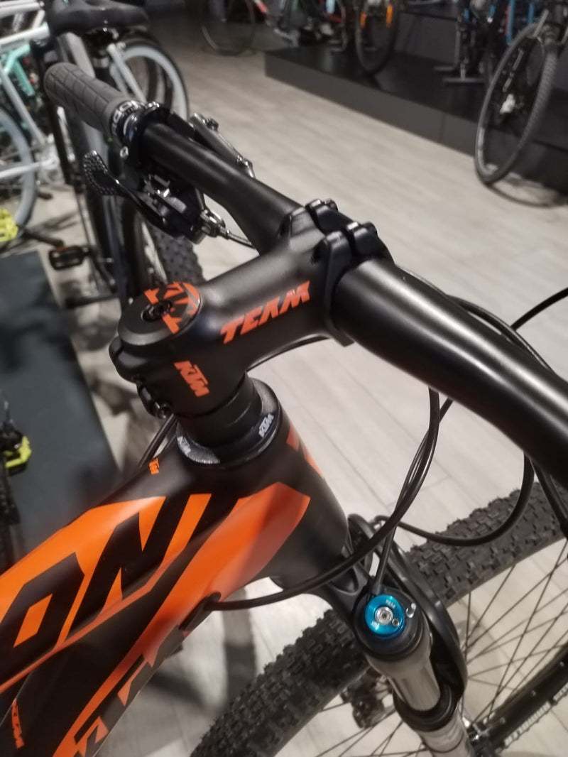 Carica immagine in Galleria Viewer, KTM MTB MYROON MASTER CARBON NERO-ARANCIO TAGLIA 43 USATO IN CONTO VENDITA