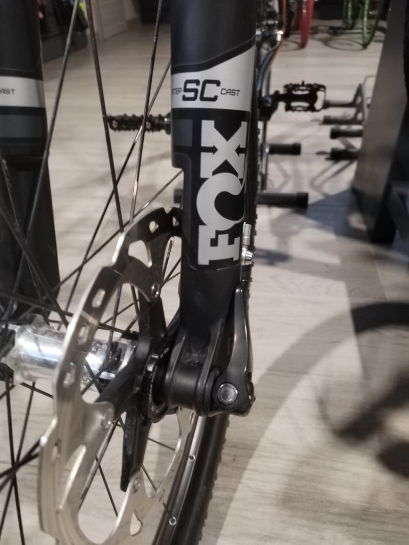 Carica immagine in Galleria Viewer, KTM MTB MYROON MASTER CARBON NERO-ARANCIO TAGLIA 43 USATO IN CONTO VENDITA
