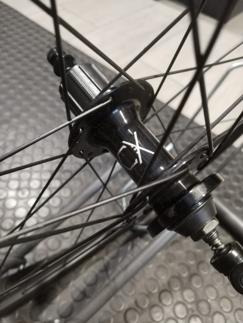 Carica immagine in Galleria Viewer, COPPIA RUOTE SHINING DB-T260 ALLUMINIO 28" ,DISK 6 FORI, SHIMANO HG, QUICK RELEASE
