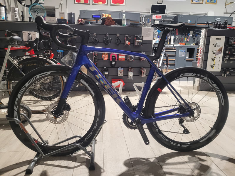 Carica immagine in Galleria Viewer, TREK MADONE SL 5 GEN 8 taglia M/L BIKEFORWIN EDITION PROMO
