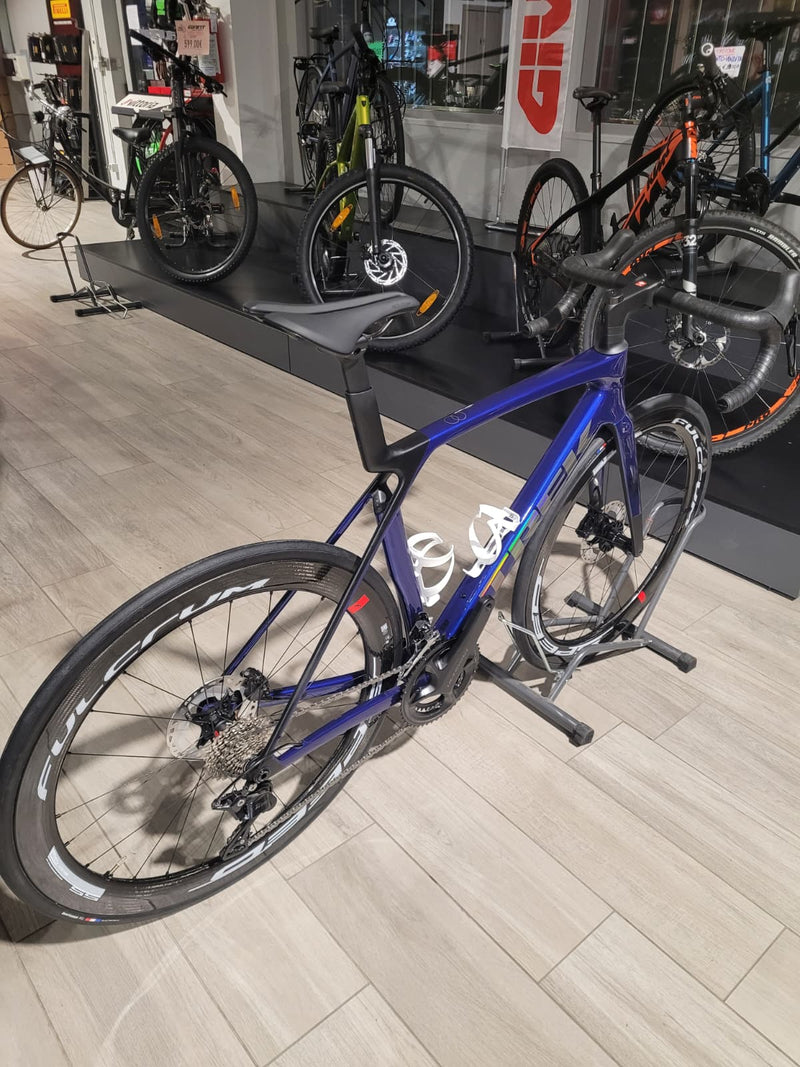 Carica immagine in Galleria Viewer, TREK MADONE SL 5 GEN 8 taglia M/L BIKEFORWIN EDITION PROMO
