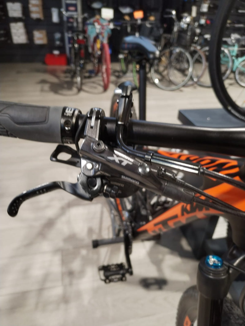 Carica immagine in Galleria Viewer, KTM MTB MYROON MASTER CARBON NERO-ARANCIO TAGLIA 43  USATO IN CONTO VENDITA
